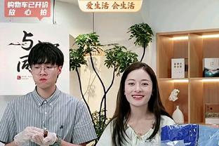 致命诱惑？！莱万与老婆热舞迎接新年